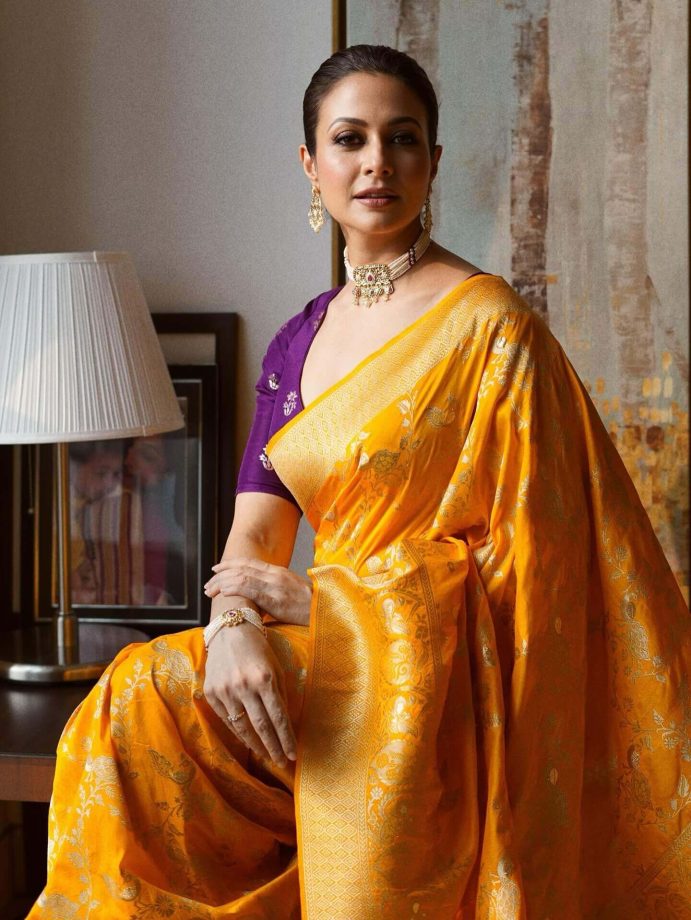 Koel Mallick Paints a Picture of Grace in Timeless Silk Elegance 978851
