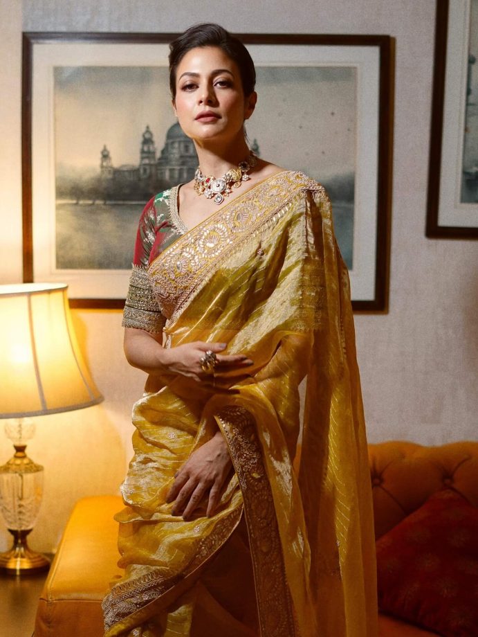 Koel Mallick Paints a Picture of Grace in Timeless Silk Elegance 978860