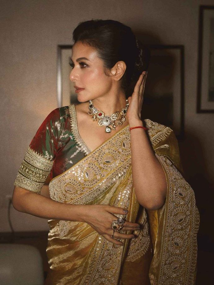 Koel Mallick Paints a Picture of Grace in Timeless Silk Elegance 978863