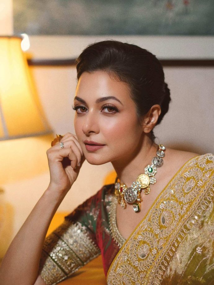 Koel Mallick Paints a Picture of Grace in Timeless Silk Elegance 978864