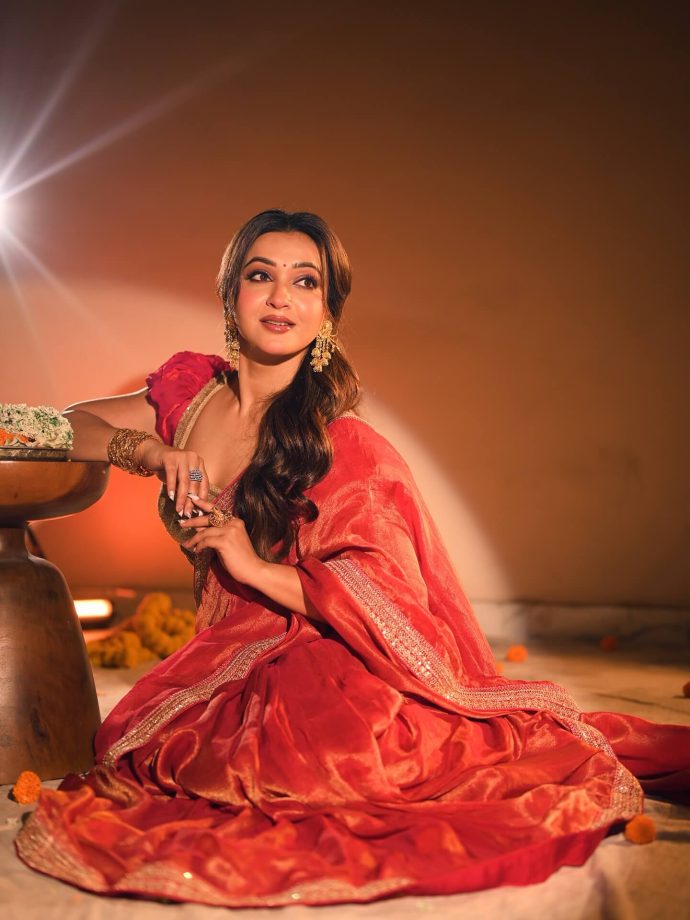 Koushani Mukherjee’s Elegant Traditional Look 980441