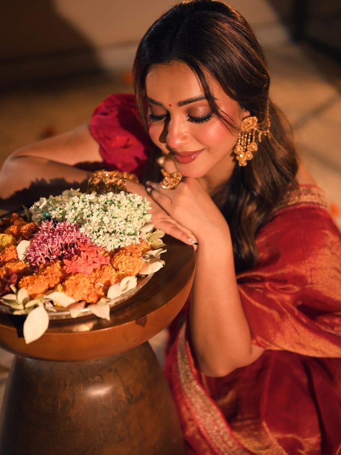 Koushani Mukherjee’s Elegant Traditional Look 980431