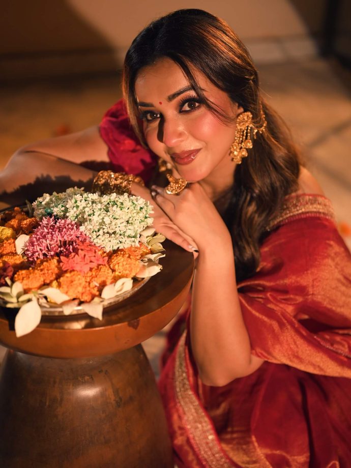 Koushani Mukherjee’s Elegant Traditional Look 980433