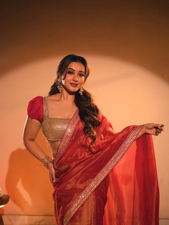 Koushani Mukherjee’s Elegant Traditional Look 980435