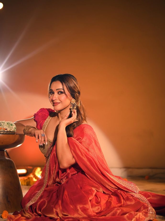 Koushani Mukherjee’s Elegant Traditional Look 980437