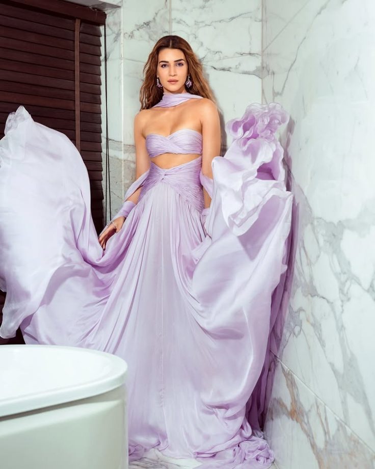 Kriti Sanon Embraces Soft Glamour With a Dreamy Lavender Ensemble 981186