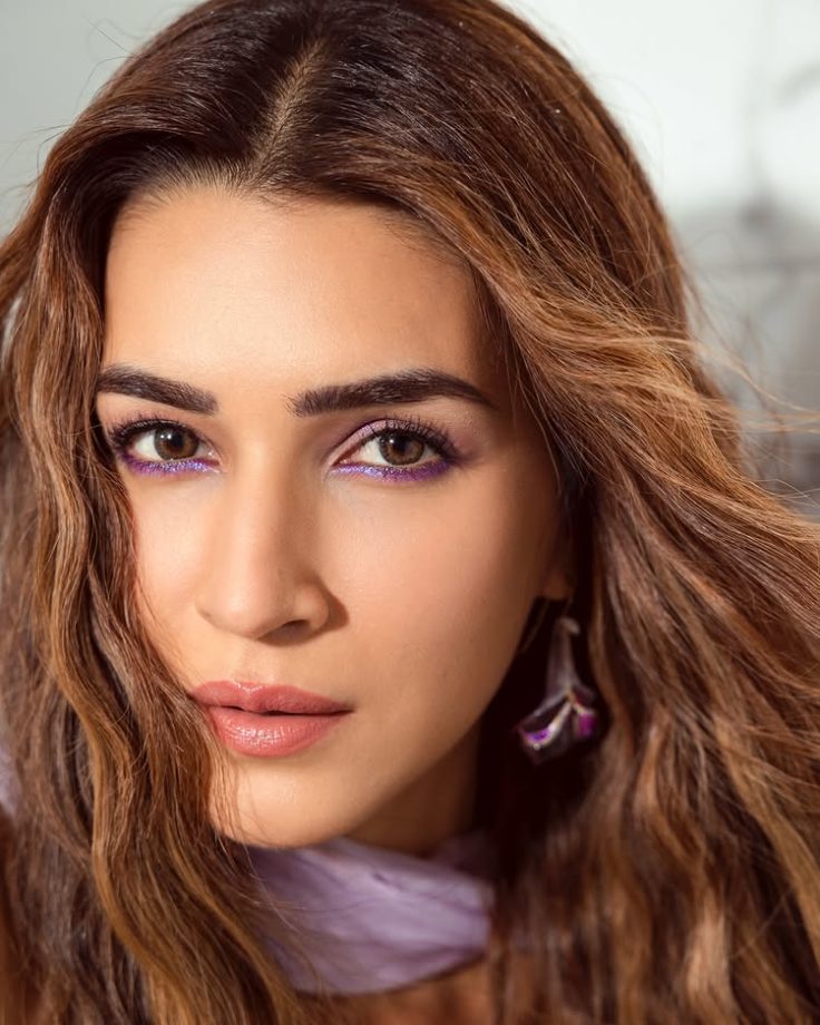 Kriti Sanon Embraces Soft Glamour With a Dreamy Lavender Ensemble 981193