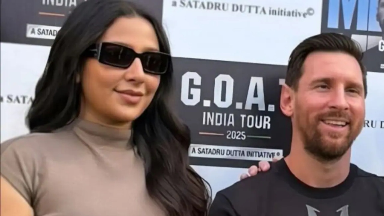 Messi Mess In Kolkata: Is the mud-throw on Subhashree Ganguly justified? 980044