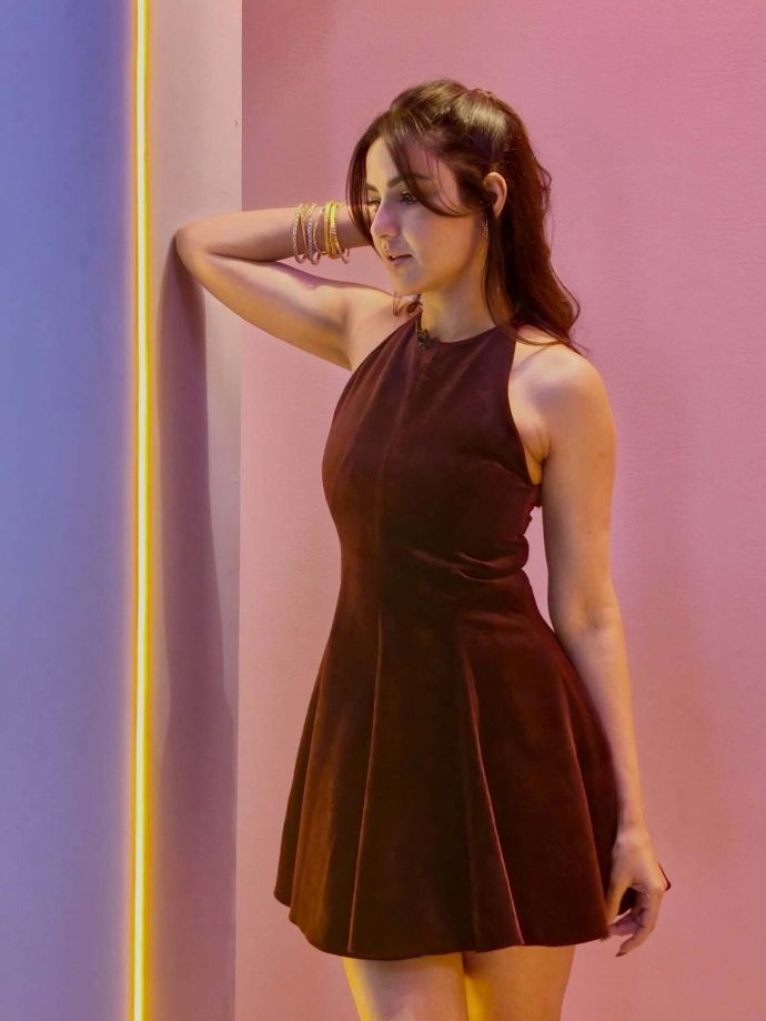 Mini-Dress Magic! Jasmin Bhasin's Chic Outfit You Must Try This Season 978616