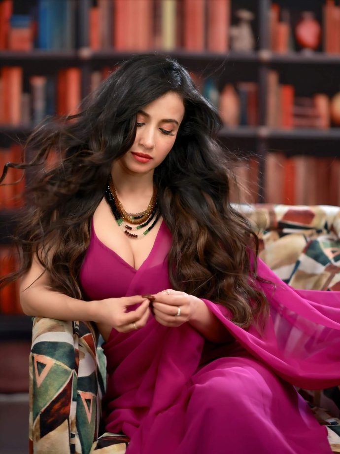 Monami Ghosh Steals the Spotlight in Vibrant Pink 978881