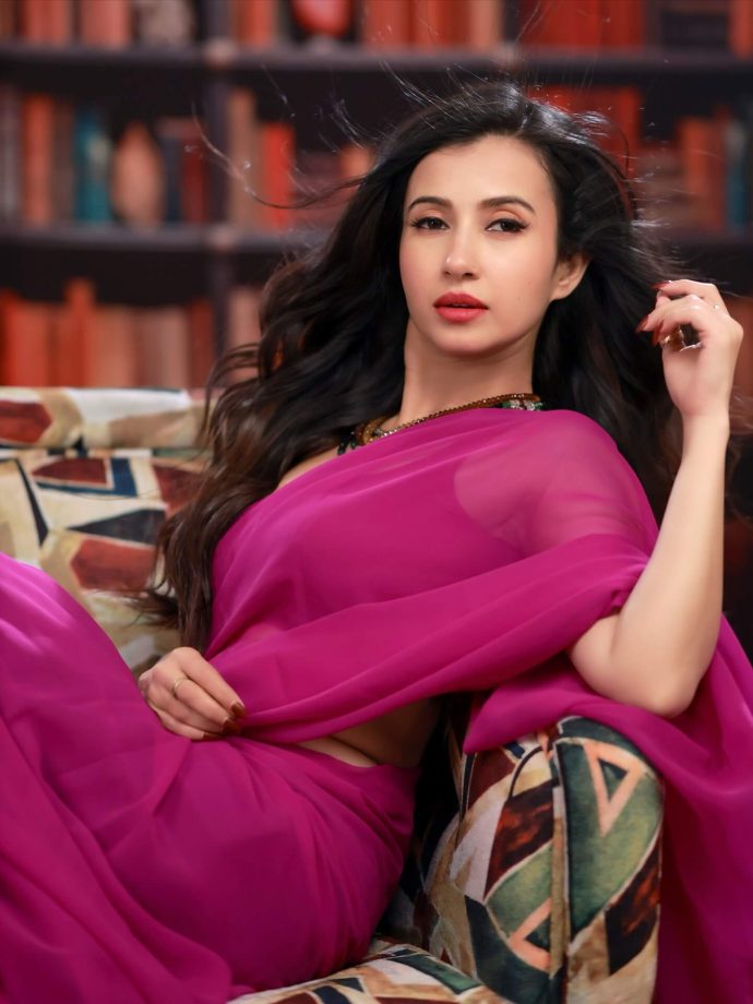 Monami Ghosh Steals the Spotlight in Vibrant Pink 978882