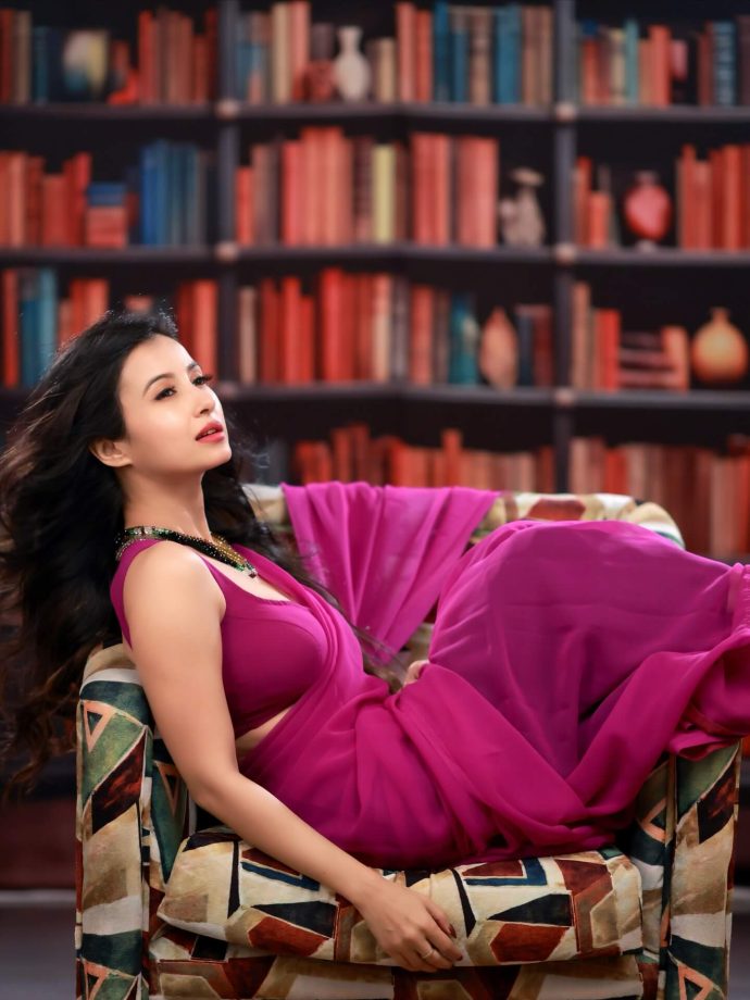 Monami Ghosh Steals the Spotlight in Vibrant Pink 978883