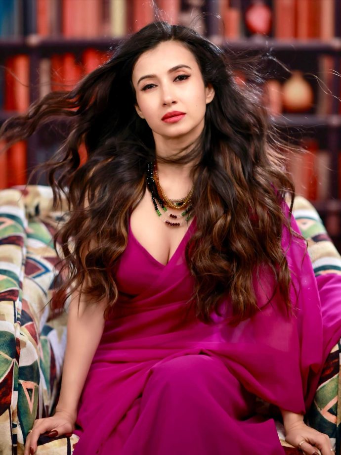 Monami Ghosh Steals the Spotlight in Vibrant Pink 978884