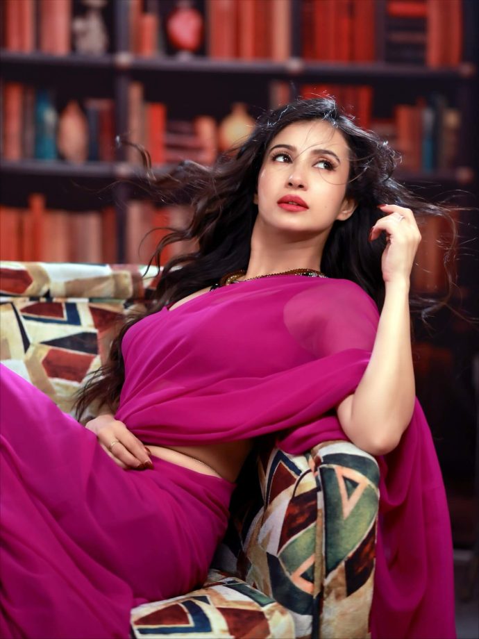 Monami Ghosh Steals the Spotlight in Vibrant Pink 978885