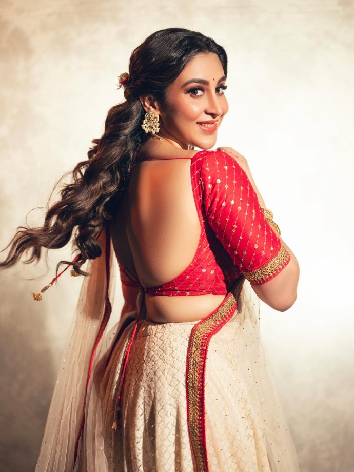 Oindrila Sen’s Classic Festive Saree Look 980445