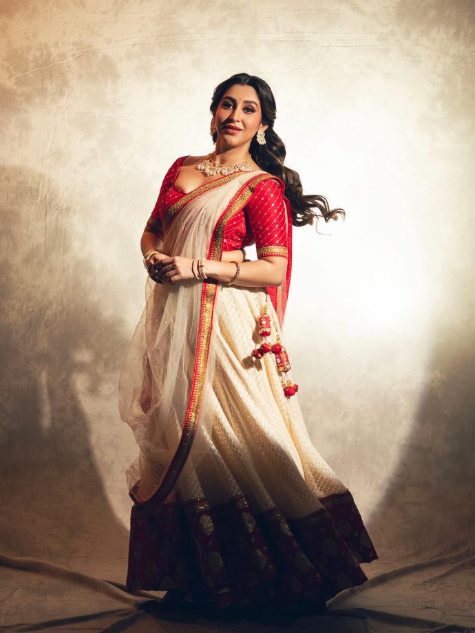 Oindrila Sen’s Classic Festive Saree Look 980446