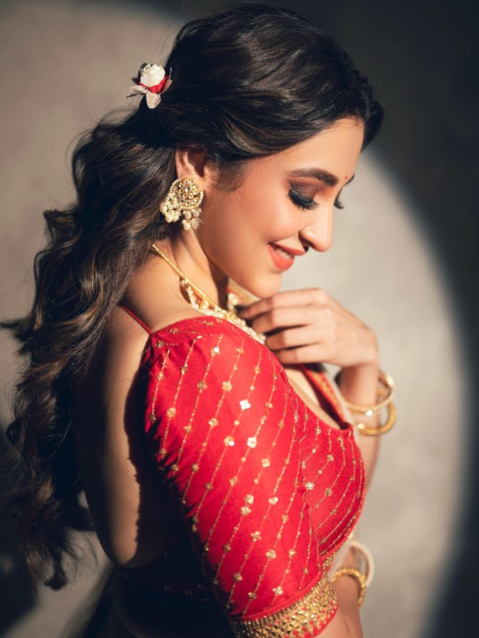 Oindrila Sen’s Classic Festive Saree Look 980447