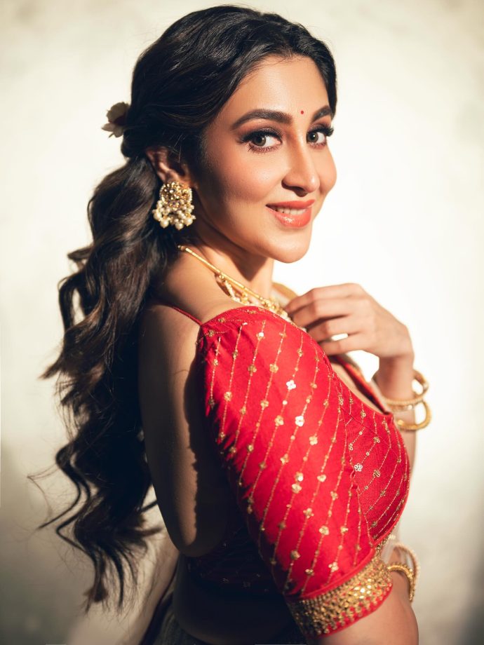 Oindrila Sen’s Classic Festive Saree Look 980443