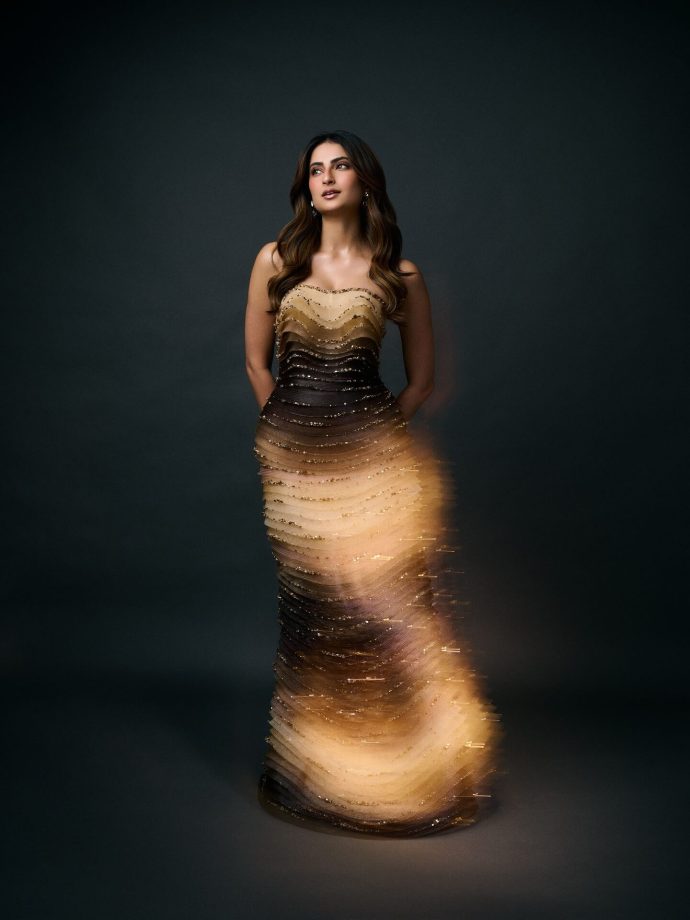 Palak Tiwari Stuns in a Dreamy Ombre Gown as She Poses in a Striking Red Setup 978804