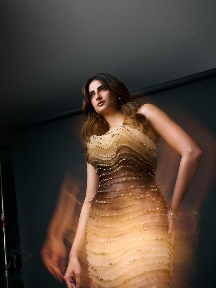 Palak Tiwari Stuns in a Dreamy Ombre Gown as She Poses in a Striking Red Setup 978806