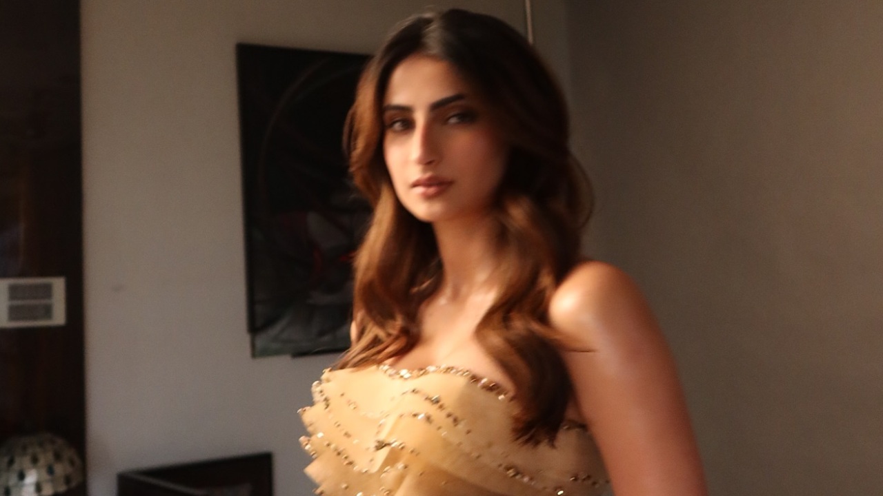 Palak Tiwari Stuns in a Dreamy Ombre Gown as She Poses in a Striking Red Setup 978801