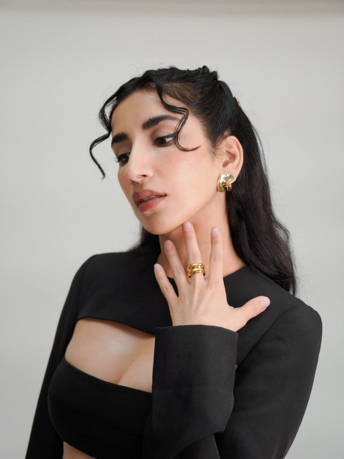 Parul Gulati Owns Modern Power Style in Black 980291