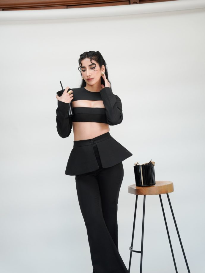 Parul Gulati Owns Modern Power Style in Black 980283