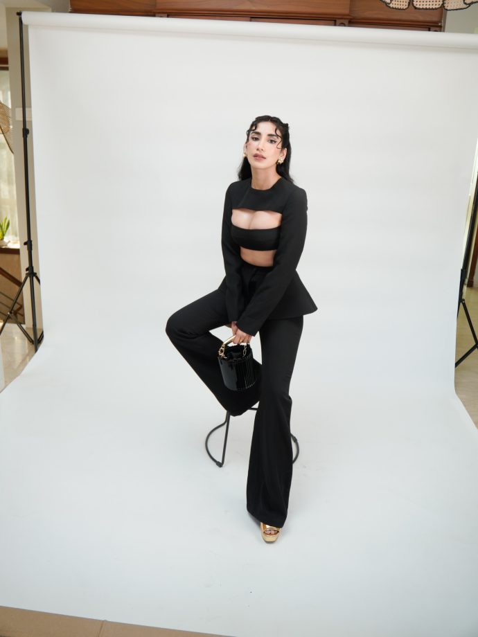 Parul Gulati Owns Modern Power Style in Black 980286