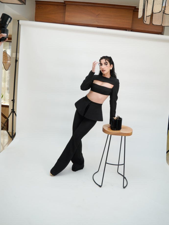 Parul Gulati Owns Modern Power Style in Black 980289