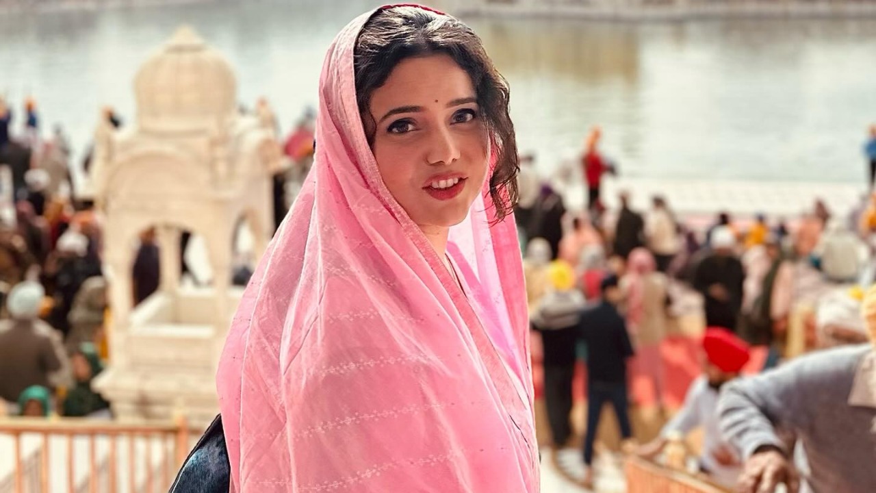 Pavitra Rishta Fame Shruti Kanwar Visits Golden Temple With Newborn & Husband, Calls It A Dream Come True 978583