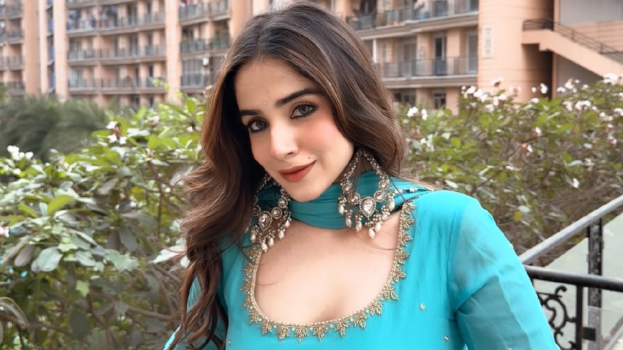 Pratikssha Honmukhe Glows In Blue Anarkali, Paras Kalnawat's 'DM' Comment Creates Stir 978222