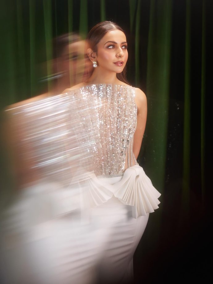 Rakul Preet Singh’s Soft Sparkle with Effortless Grace 980402