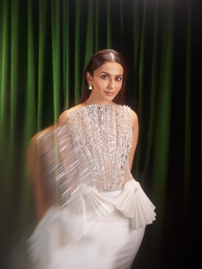 Rakul Preet Singh’s Soft Sparkle with Effortless Grace 980400