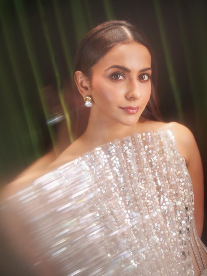 Rakul Preet Singh’s Soft Sparkle with Effortless Grace 980406