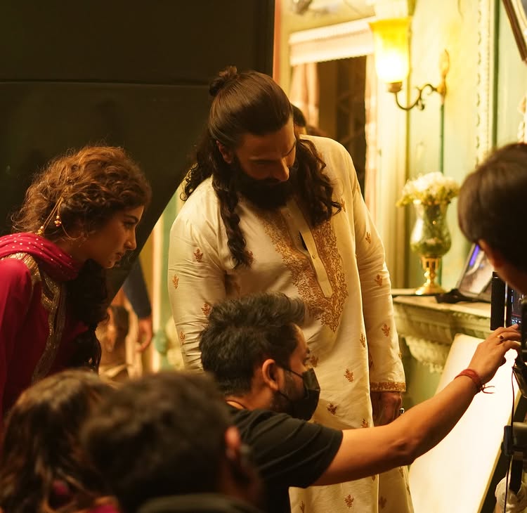 Sara Arjun Feels Honoured To Mark Her Bollywood Debut Alongside Ranveer Singh, Calls Him Limitless 979192