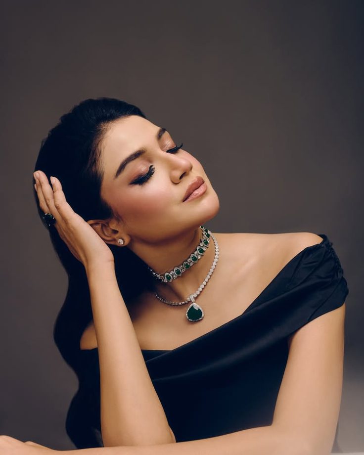 Sauraseni Maitra Channels Old-Hollywood Dreaminess in Modern Couture 979574