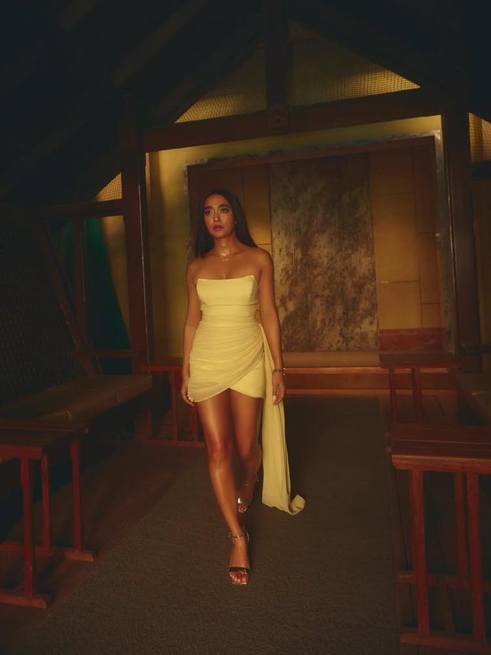 Sayani Gupta Keeps It Effortlessly Chic With Modern Elegance 981173