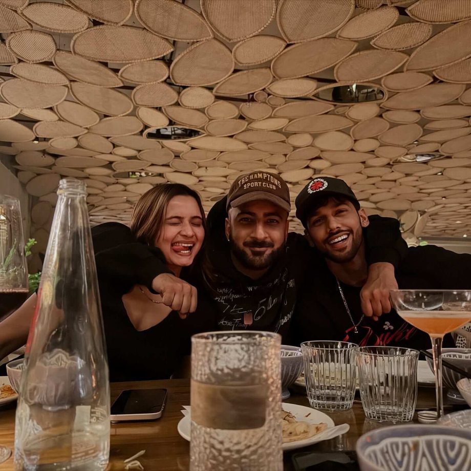 Shehbaz Reunites With Friends Neelam & Baseer Post-Eviction, Shehnaaz Hails Him A Winner 978196