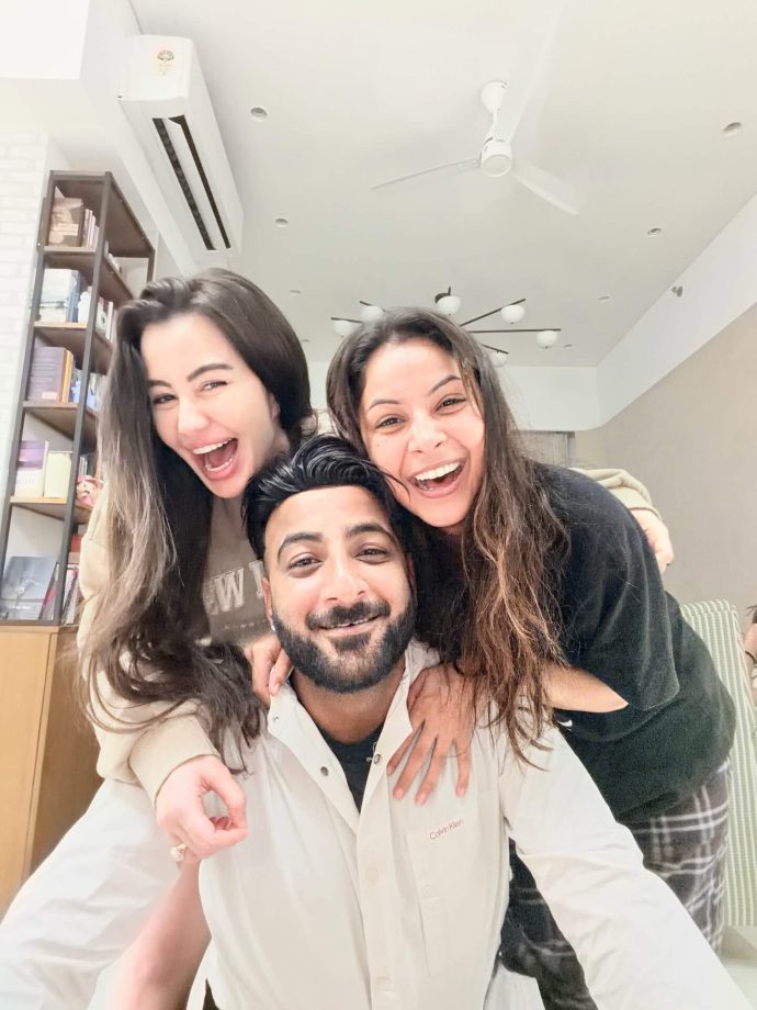 Shehbaz Reunites With Friends Neelam & Baseer Post-Eviction, Shehnaaz Hails Him A Winner 978188