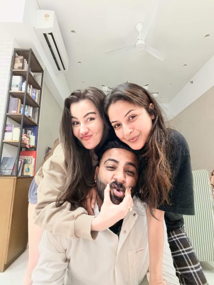 Shehbaz Reunites With Friends Neelam & Baseer Post-Eviction, Shehnaaz Hails Him A Winner 978189