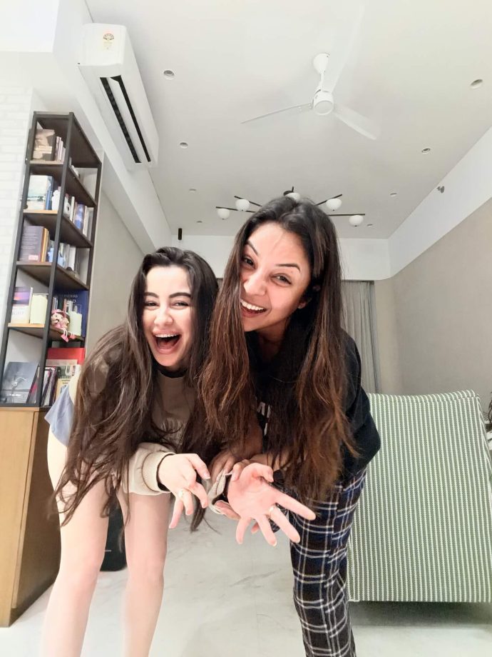 Shehbaz Reunites With Friends Neelam & Baseer Post-Eviction, Shehnaaz Hails Him A Winner 978190