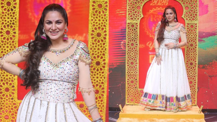 Shraddha Arya Hosts Zee Rishton Ka Mela New Year Special 980839