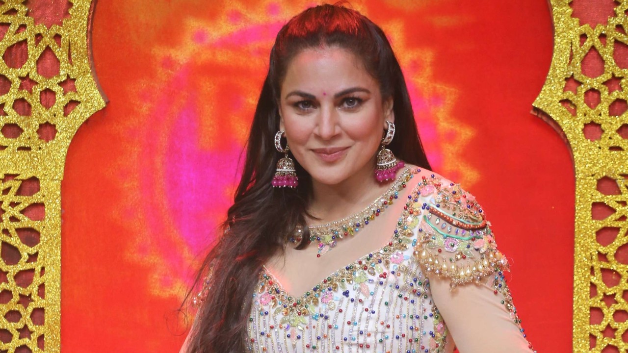Shraddha Arya Hosts Zee Rishton Ka Mela New Year Special 980840