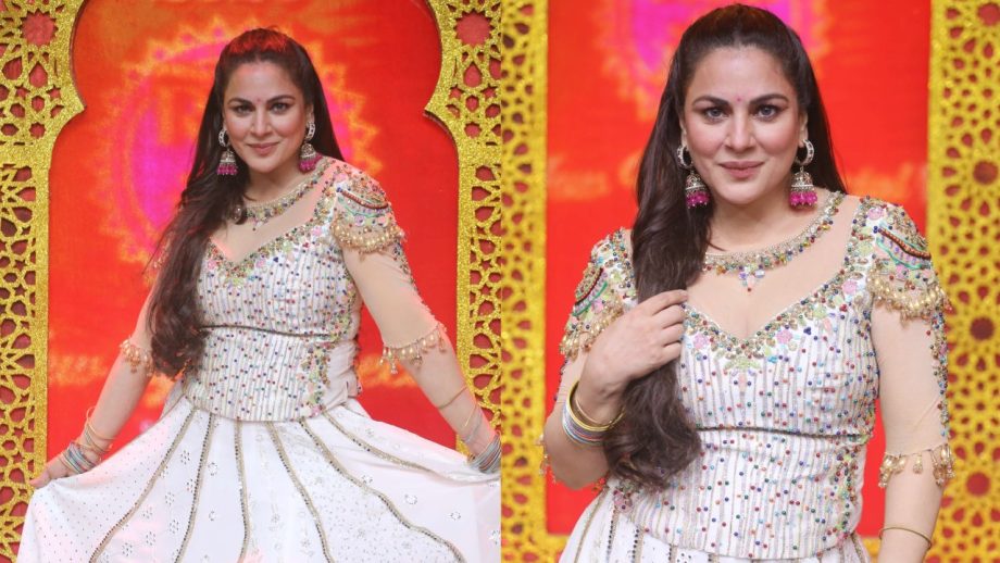 Shraddha Arya Hosts Zee Rishton Ka Mela New Year Special 980837