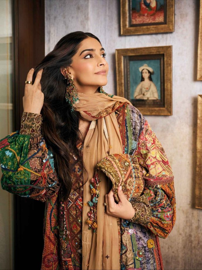 Sonam Kapoor Serves Royal Vintage Charm in a Handcrafted Ensemble That Celebrates Indian Artistry 978814