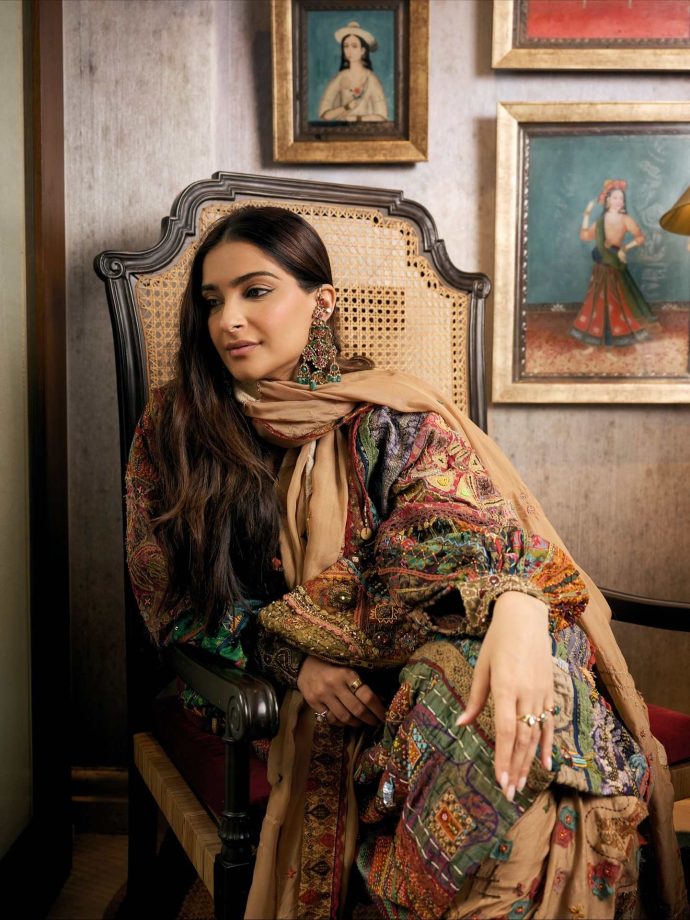 Sonam Kapoor Serves Royal Vintage Charm in a Handcrafted Ensemble That Celebrates Indian Artistry 978818