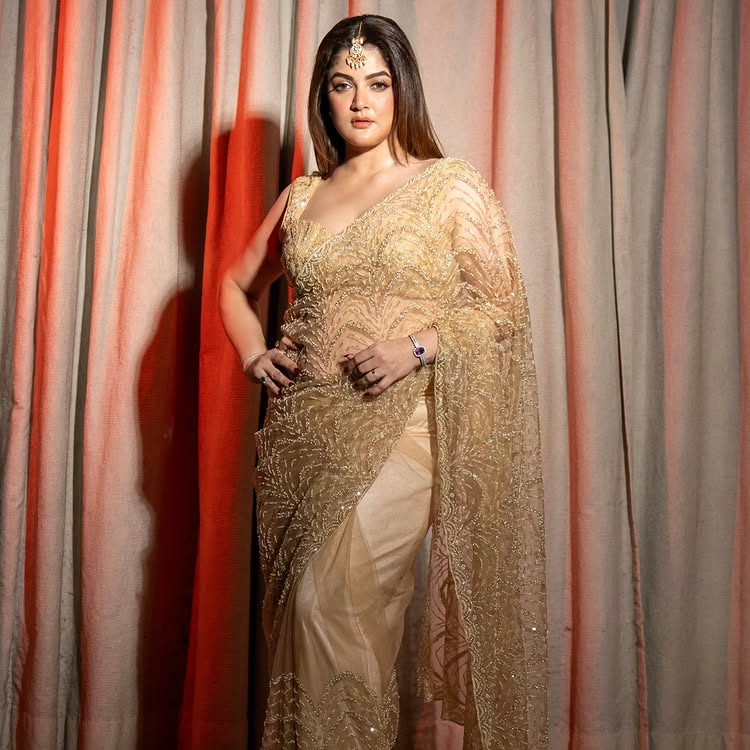 Srabanti Chatterjee Looks Effortlessly Elegant in a Soft Golden Saree 981154