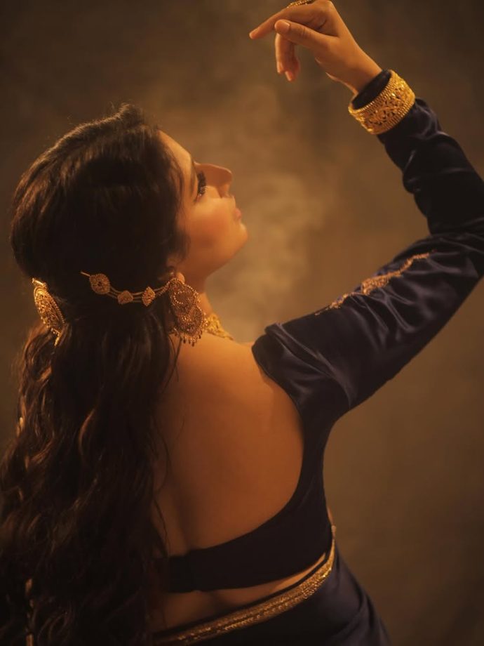 Subhashree Ganguly Redefines Grace in a Timeless Traditional Look 981146