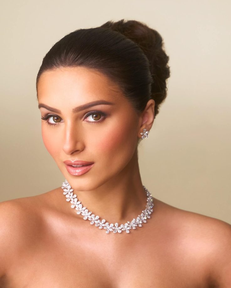 Tara Sutaria Pays Homage To Hollywood Star Jennifer Lopez With Chic Beige Gown Avatar 979073