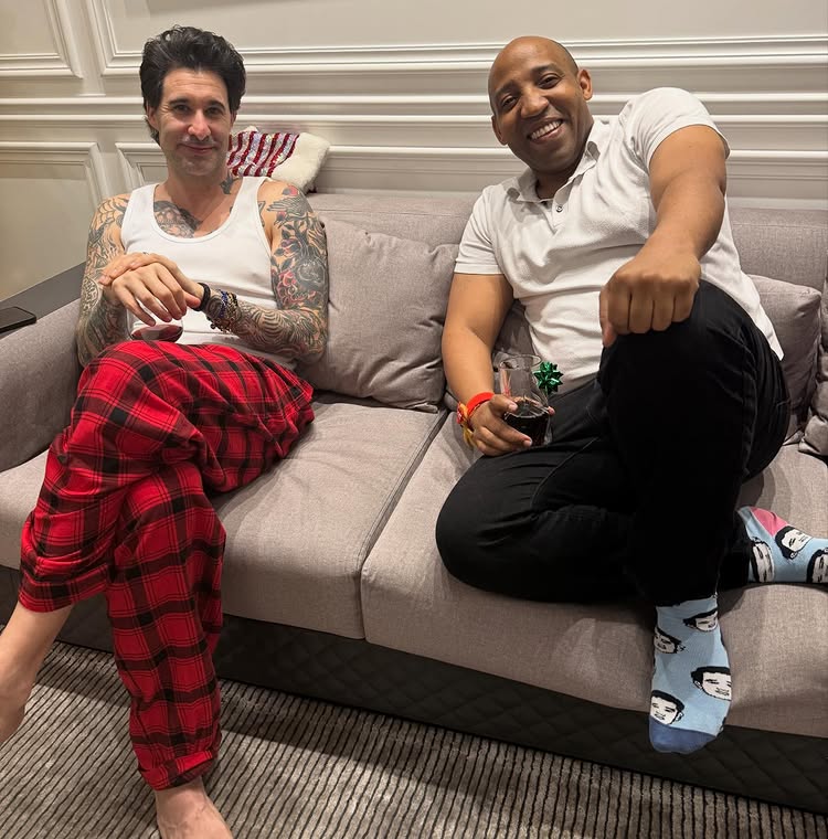 Tejasswi Prakash and Karan Kundra Join Sunny Leone’s Family for a Warm Christmas Celebration at Her Home 980946